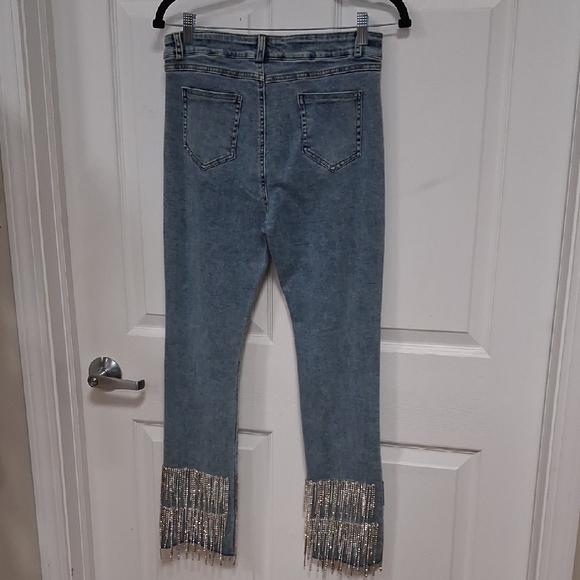 Stylish Light Blue Cropped Jeans with Fringe - Picture 4 of 4